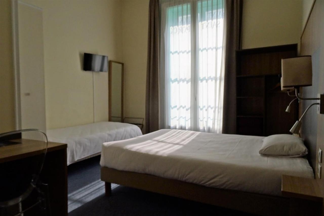 Hotel Saint-Patrick Coeur De Nantes Bagian luar foto