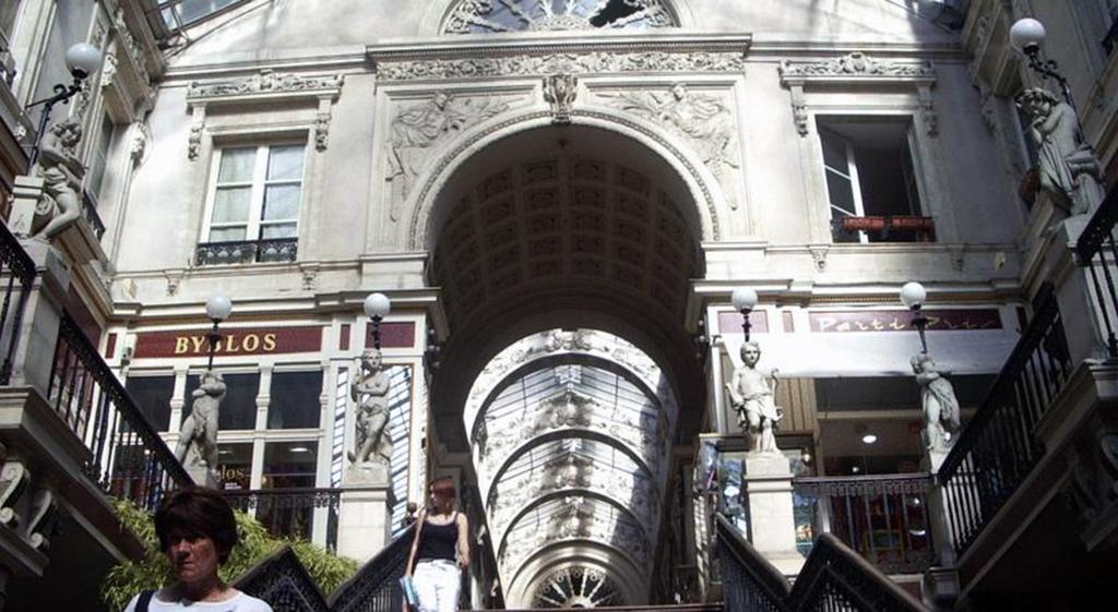 Hotel Saint-Patrick Coeur De Nantes Bagian luar foto